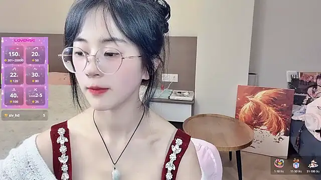 nini a online show from March 7, 1:40 pm