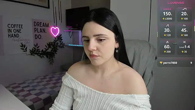 LiaWoow online show from November 15, 2:40 pm