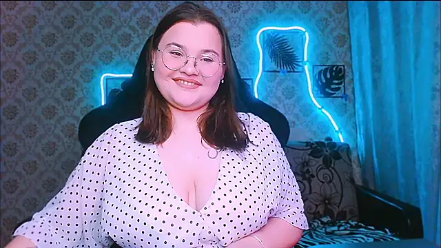 InLoveWithLife26 online show from February 25, 7:45 pm