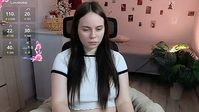 Alice Moondark online show from March 13, 11:11 am