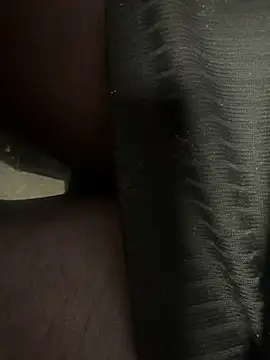 HiddenHoneyLDN online show from December 18, 11:15 am