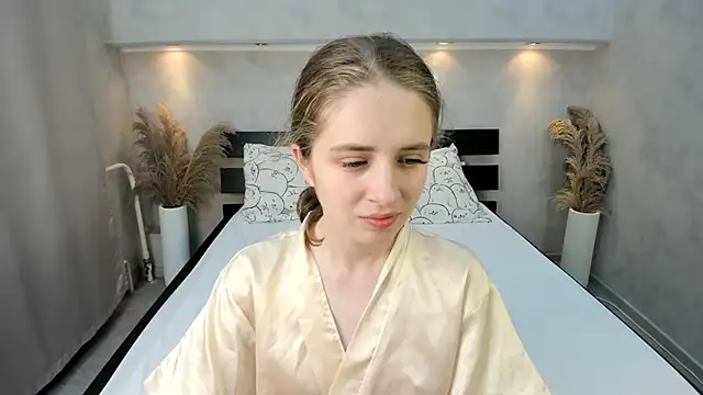 Camilla Kelly online show from October 22, 1:10 am