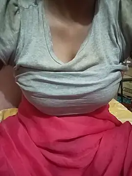 kaviyaponnu0987 online show from August 5, 7:42 pm
