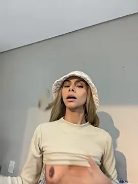 heloagreen  online show from September 10, 3:06 am