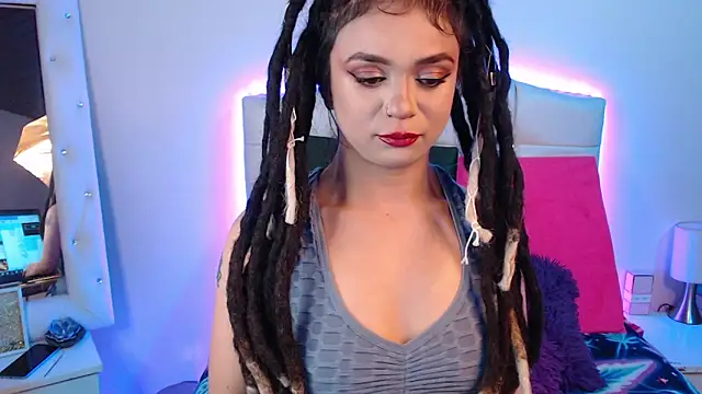 elapetitie online show from November 30, 4:16 am