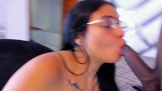 LadyandMaverick online show from December 14, 4:40 am