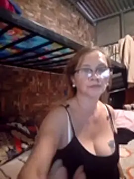 SexyHottMom online show from June 27, 8:15 am