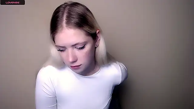 Snapshot of AliceHotty_ chatting on September 11, 6:14 am AliceHotty online show from September 11, 6:14 am