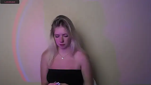 Snapshot of AliceHotty_ chatting on September 23, 12:36 pm AliceHotty online show from September 23, 12:36 pm