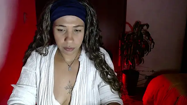 IVONNE COLLINS33 online show from March 18, 12:04 am