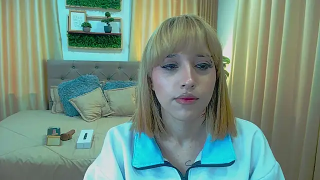 Snapshot of zohet_kriss chatting on October 8, 2:21 pm zohet kriss online show from October 8, 2:21 pm