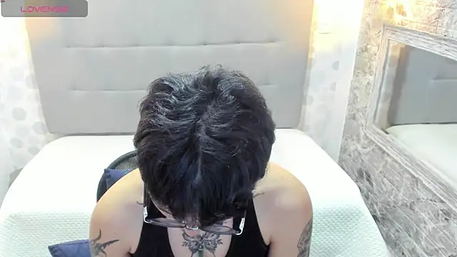 Snapshot of emahills__axelrose chatting on September 16, 1:13 am emahills axelrose online show from September 16, 1:13 am