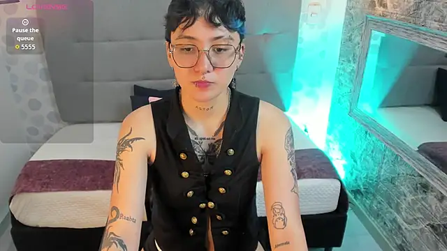 Snapshot of emahills__axelrose chatting on October 20, 2:14 am emahills axelrose online show from October 20, 2:14 am