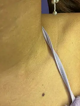 yumi hanna online show from February 15, 11:37 pm