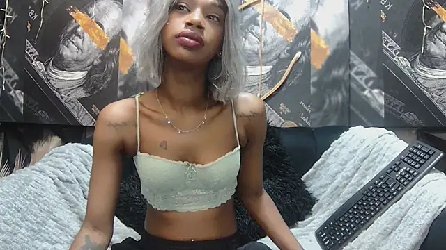 Lilmisbaddyxxx online show from July 1, 11:37 pm