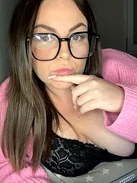 Snapshot of whitequeen_xxx chatting on October 6, 8:24 pm whitequeen xxx online show from October 6, 8:24 pm