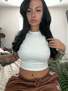 BELLABLACKXUK online show from April 26, 1:42 pm