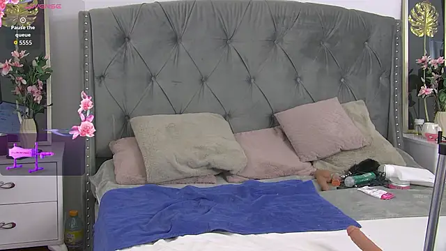 LolaButtie online show from January 15, 7:36 am