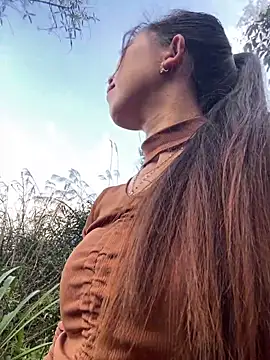 Huong-Ly online show from February 14, 9:00 am