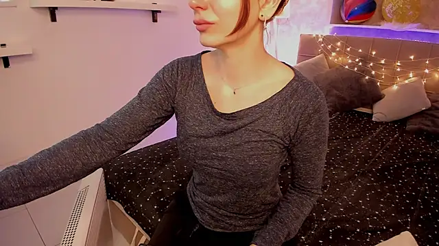 IsabelKiss online show from February 15, 7:00 am