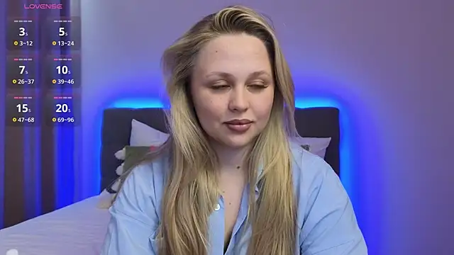 Snapshot of Estella_Elwood chatting on October 17, 1:47 pm Estella Elwood online show from October 17, 1:47 pm