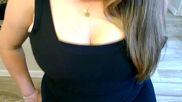Snapshot of MissElizabethXoXo chatting on October 9, 7:51 pm MissElizabethXoXo online show from October 9, 7:51 pm