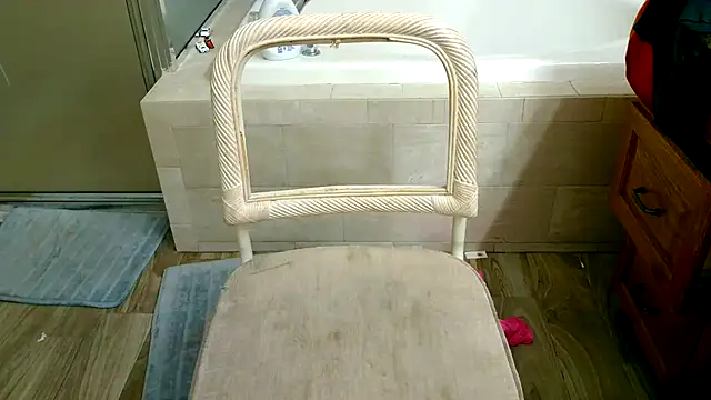 Snapshot of MissElizabethXoXo chatting on October 4, 2:28 am MissElizabethXoXo online show from October 4, 2:28 am