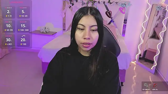 ZURY TAY online show from October 18, 11:57 am