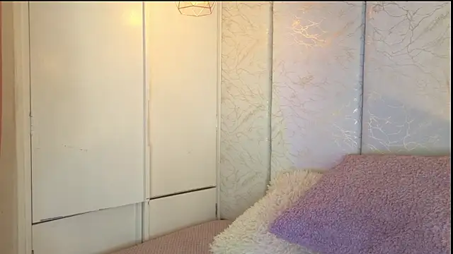 maddy1y  online show from March 11, 12:42 pm