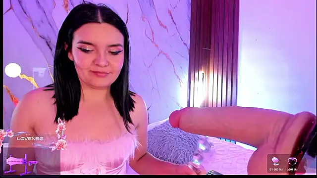 alicecute77 online show from March 18, 9:53 pm