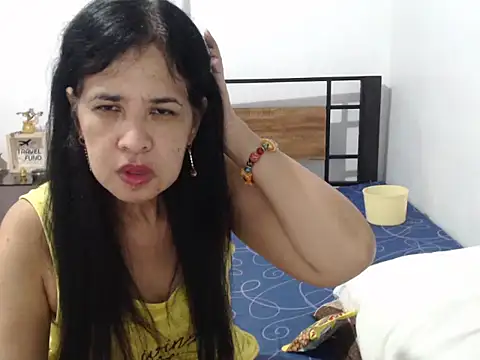 Snapshot of Prettysweetmum chatting on September 23, 4:38 pm Prettysweetmum online show from September 23, 4:38 pm