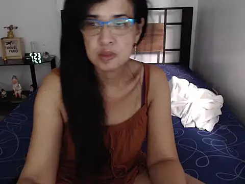 Snapshot of Prettysweetmum chatting on September 28, 9:25 am Prettysweetmum online show from September 28, 9:25 am