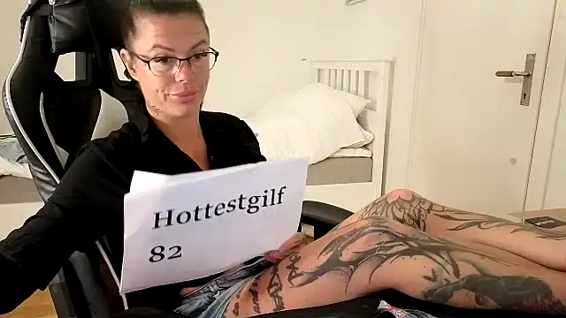 sexygilf82 online show from July 19, 7:38 pm