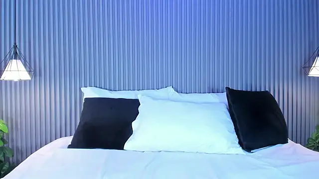 ElaraDusk online show from November 30, 5:33 am