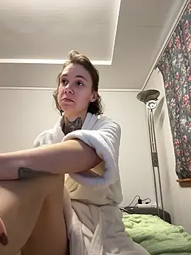 HoneySquirrel online show from February 10, 12:30 pm