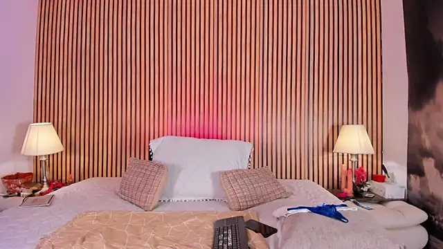 keeyla stone online show from September 17, 7:01 pm