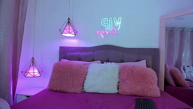 Sophie stars online show from September 9, 3:28 am