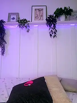 theLayla DH online show from October 8, 8:24 pm