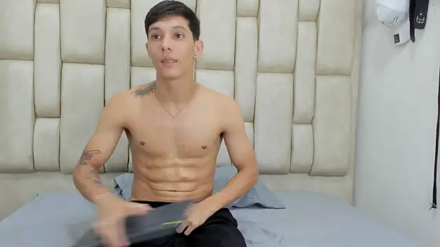 ZafiroAndFlynn online show from January 7, 2:48 am