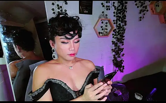 Snapshot of YourNikkieXxx chatting on September 25, 5:33 pm YourNikkieXxx online show from September 25, 5:33 pm