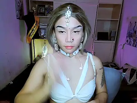 Snapshot of YourNikkieXxx chatting on October 19, 9:44 am YourNikkieXxx online show from October 19, 9:44 am