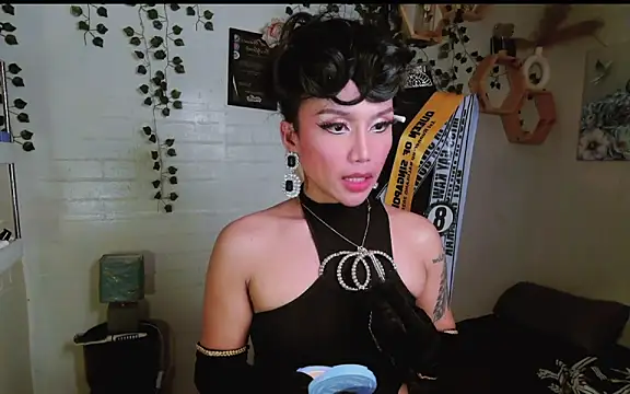 Snapshot of YourNikkieXxx chatting on September 21, 8:46 am YourNikkieXxx online show from September 21, 8:46 am