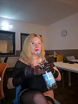 TinaLizxh online show from January 10, 11:09 pm