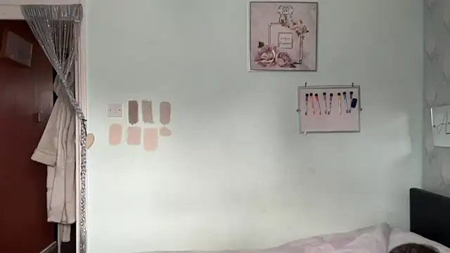 Snapshot of SexySashaxox chatting on October 4, 11:05 am SexySashaxox online show from October 4, 11:05 am