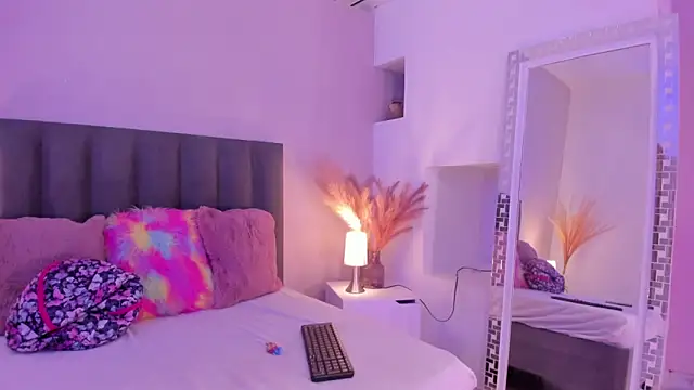 KendraChavez  online show from September 24, 8:52 pm