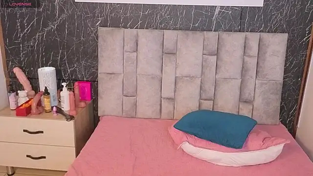 emily vermont online show from December 2, 3:41 am