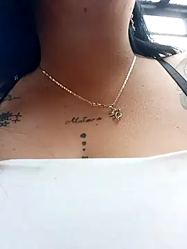 megan fox5 online show from October 30, 9:38 pm