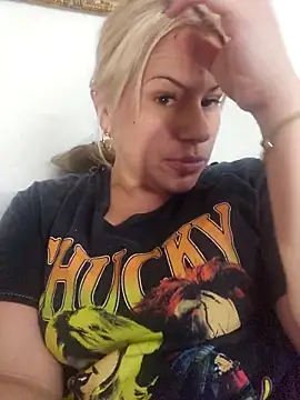 toomuchofafreak online show from October 12, 1:57 pm