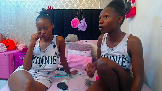 LonelyQueenxx25 online show from November 15, 8:21 pm