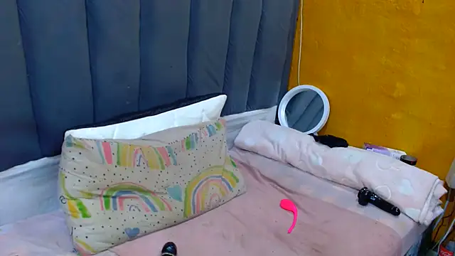 LonelyQueenxx25 online show from June 12, 3:03 am